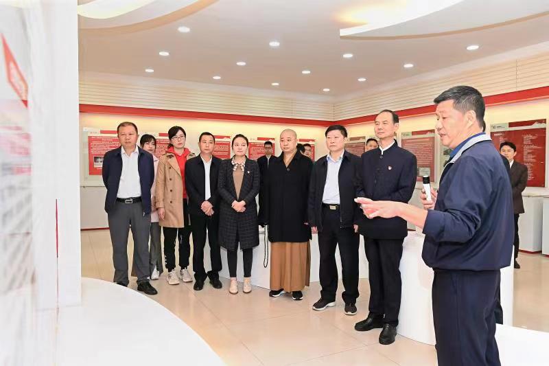 福建省人大常委會(huì)黨組書(shū)記、副主任雷春美和全國(guó)人大代表到順昌虹潤(rùn)等地調(diào)研